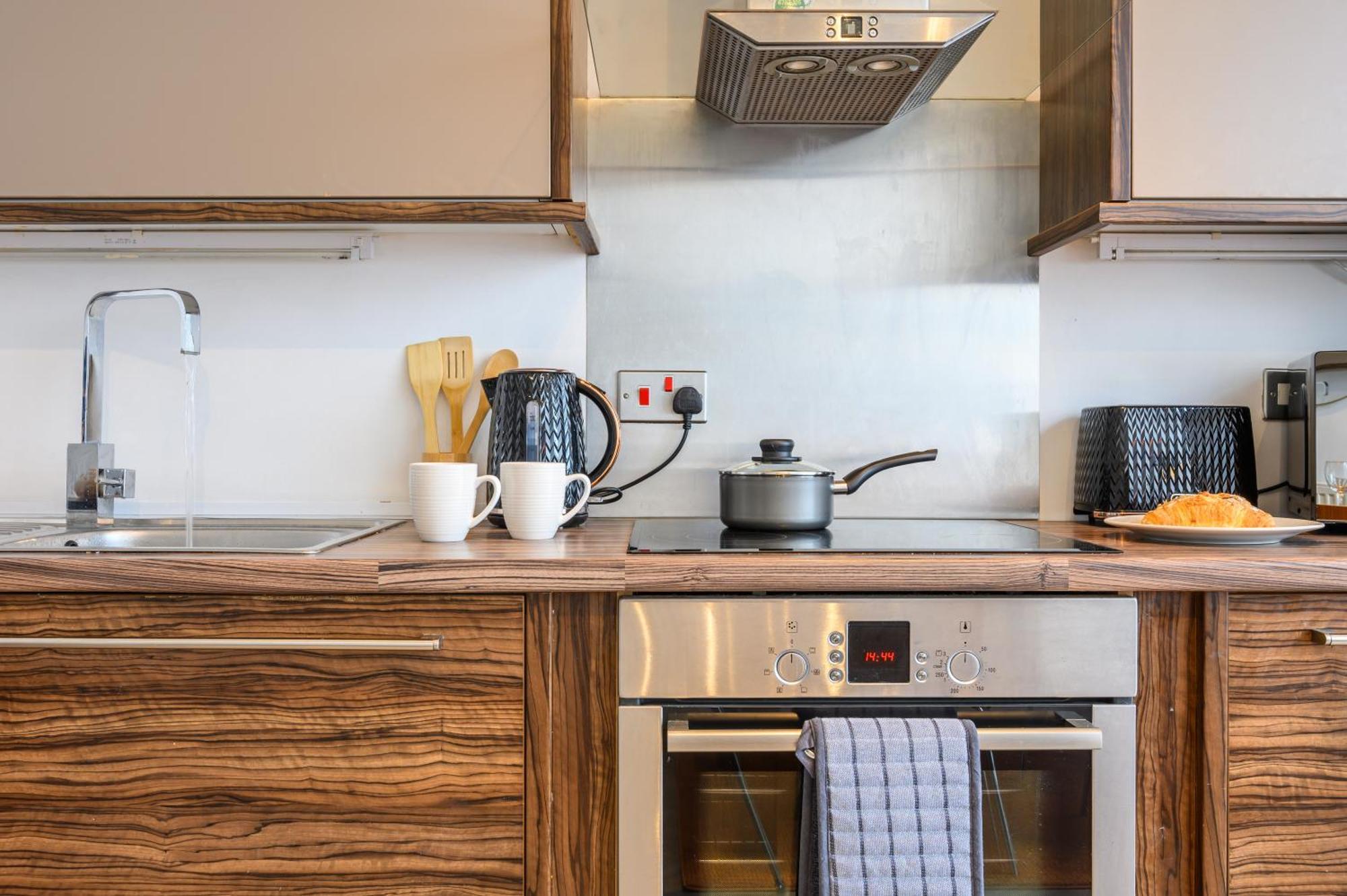 カーディフLlandaff Lofts By Ty Sa - 2 Bed With Terrace - Wifiアパートメント エクステリア 写真
